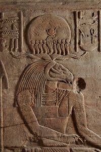 Relieff på en helligdom reist av farao Taharqa i hoffet til Temple of Amun bygget av ham i Kawa i Nubia, 25. dynasti, sen periode, 690-64 f.Kr. sandsteinsdetalj fra 107896